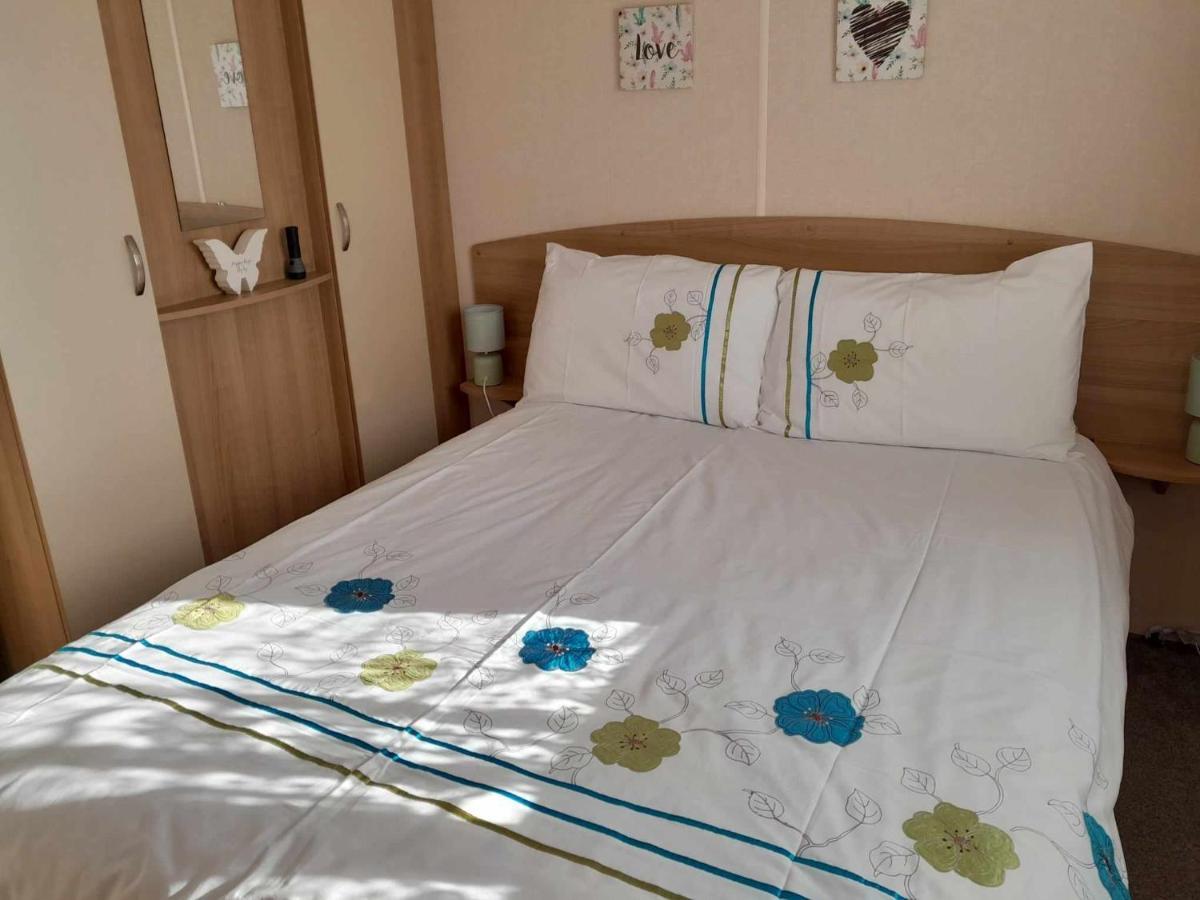 הוילה לוסימאות' Hollies Retreat מראה חיצוני תמונה